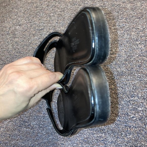 🌺Hermes black patent leather flat sandals 37.5🌺 - Picture 9 of 11